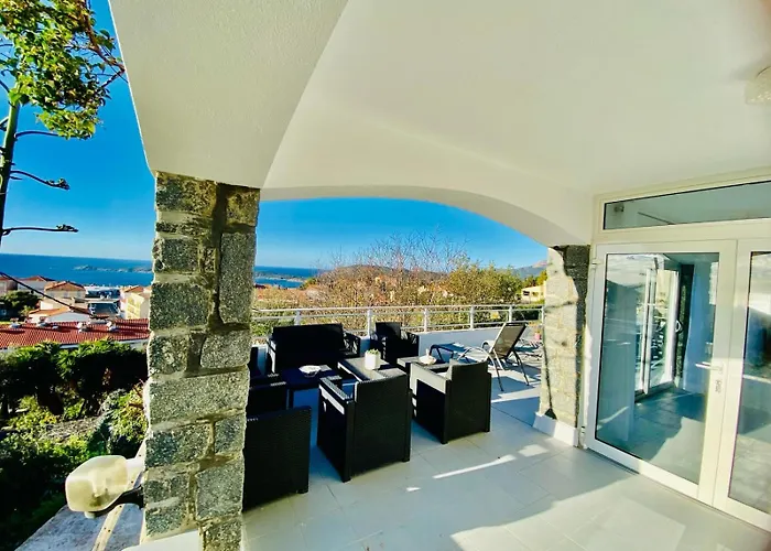 Montalbo Vue Avec Grande Terrasse & A Proximite - Ideale Famille Et Groupe De 2 A 10 Personnes Вилла Каржез