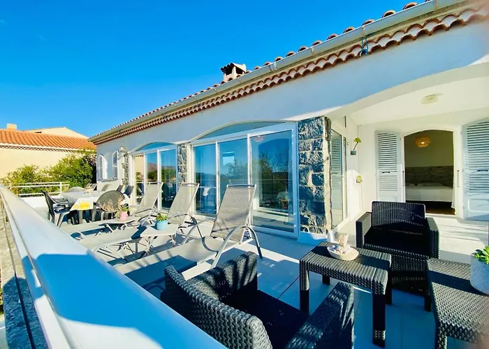 Montalbo Vue Avec Grande Terrasse & A Proximite - Ideale Famille Et Groupe De 2 A 10 Personnes Вилла