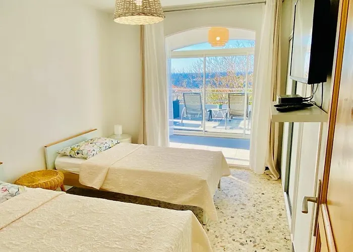 Montalbo Vue Avec Grande Terrasse & A Proximite - Ideale Famille Et Groupe De 2 A 10 Personnes Вилла