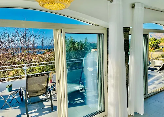 Montalbo Vue Avec Grande Terrasse & A Proximite - Ideale Famille Et Groupe De 2 A 10 Personnes *